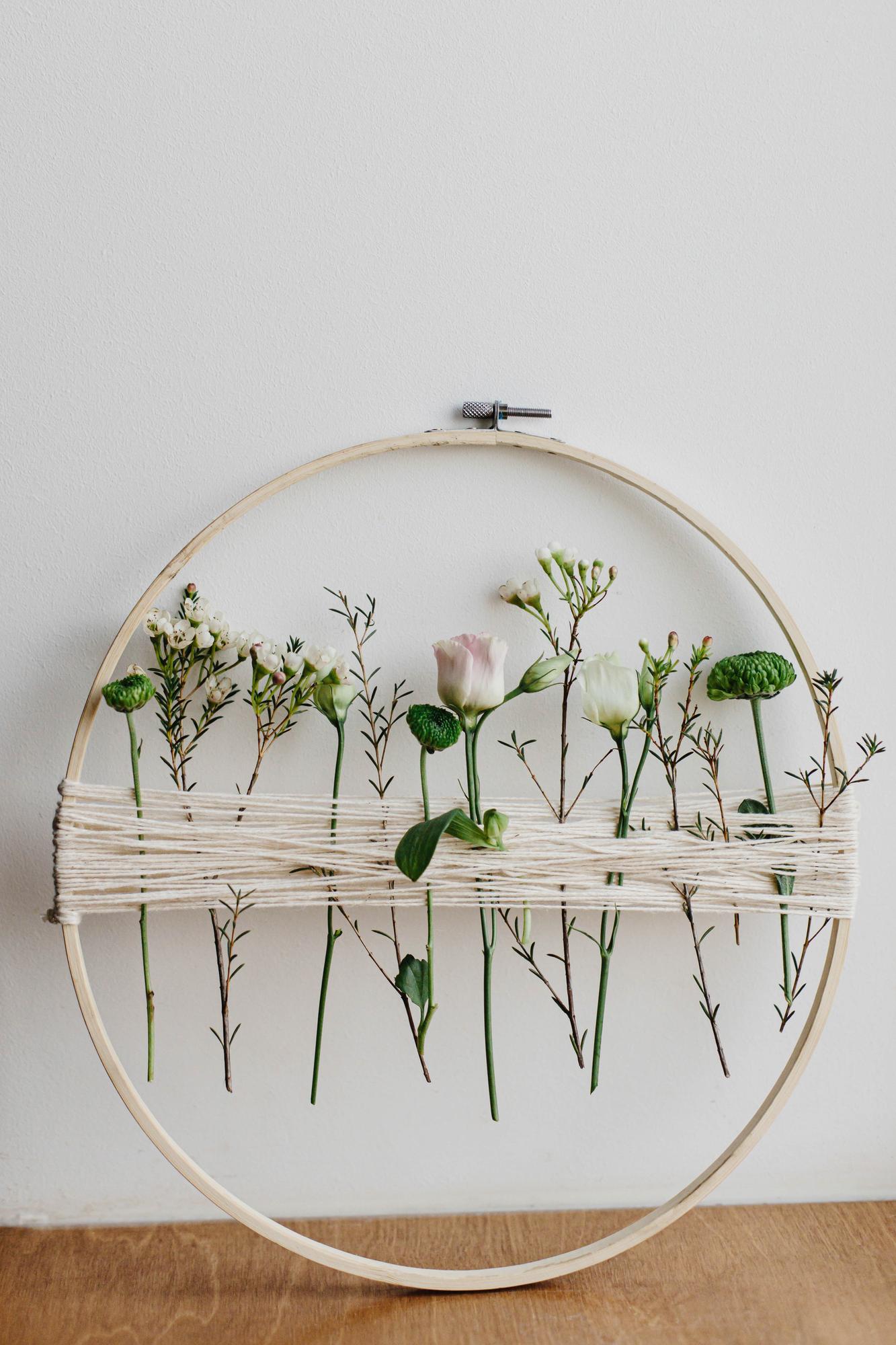Einladendes Atelier-Interieur mit Stickrahmen